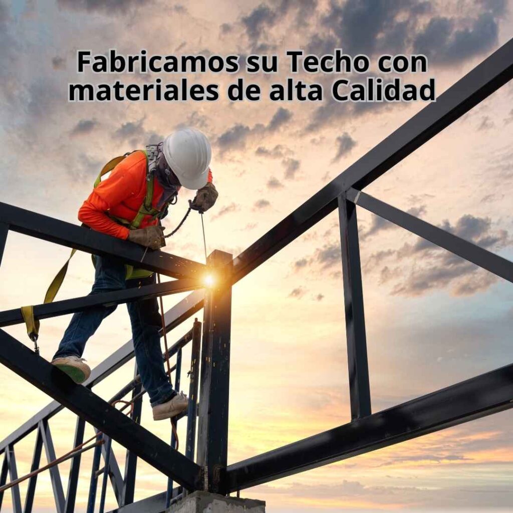 Hombre soldando estructura para techo